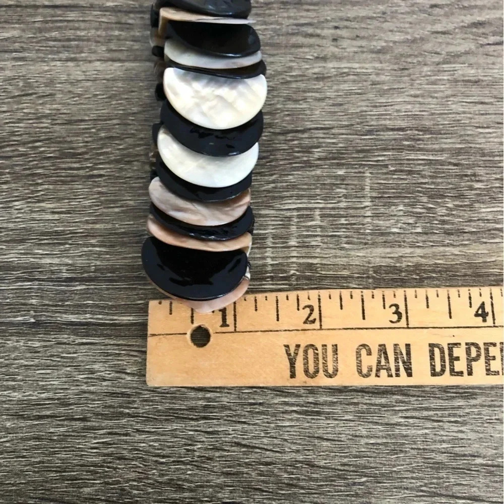 Boho  Shell Stretch Bracelet - Picture 8 of 8